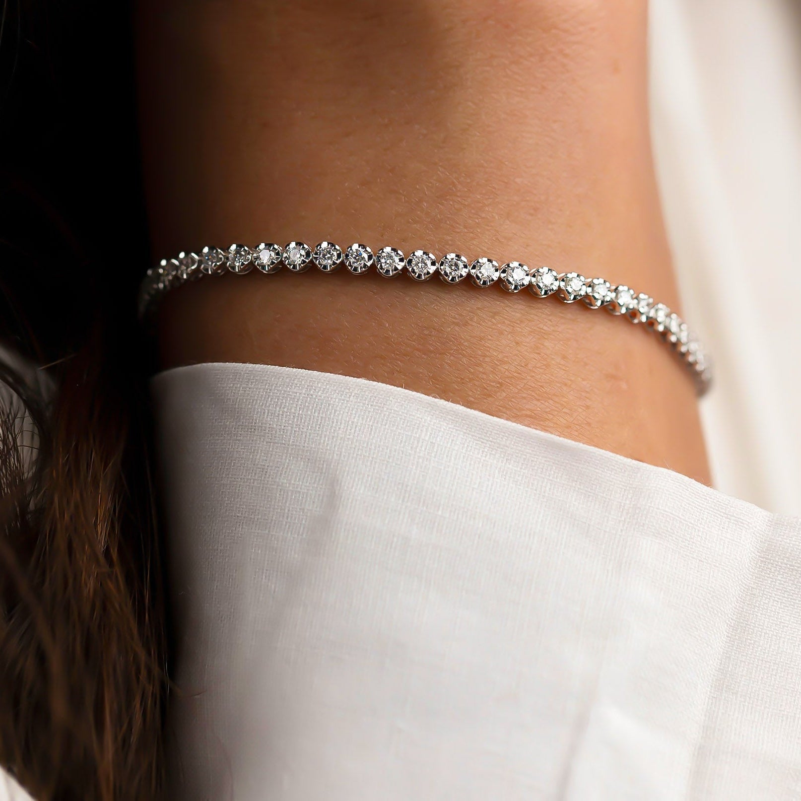 Das 1,50ct Kira Tennisarmband steht für zeitlose Schönheit und höchste Qualität. Es ist mehr als nur Schmuck – es ist ein Ausdruck von Stil, Persönlichkeit und Eleganz.
Schmuck-Details
18 Karat Weißgold
1,50ct Diamanten
Reinheit SI
Farbe F
Gesamtlänge 17,5 cm