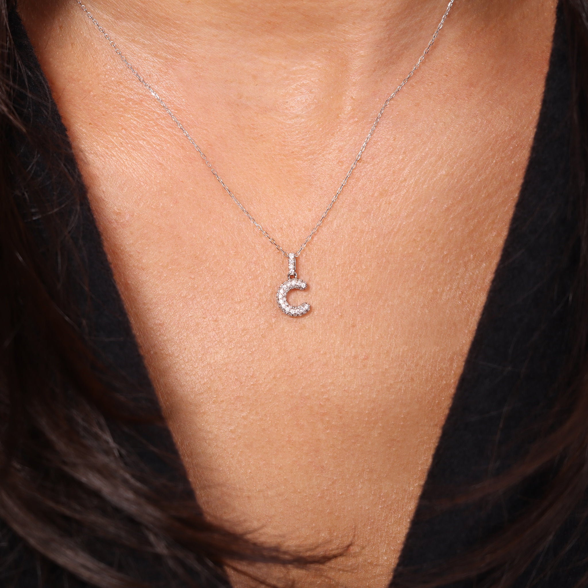 Individualität mit unserer Pavé Signature Halskette aus Gold mit Diamanten in einer Pavé Fassung