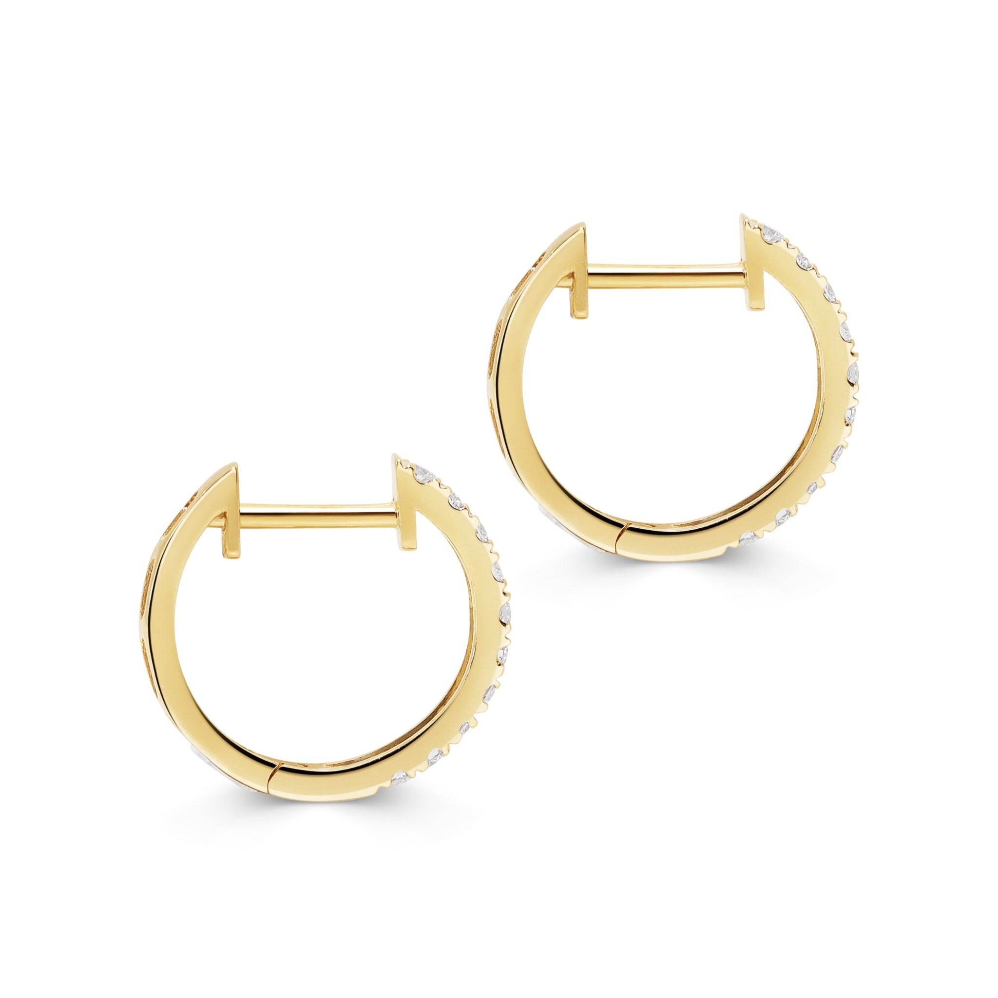 Lena 18k Gold Creolen mit kleinen Diamanten - zarte runde Ohrringe mit funkelnder Diamantreihe für Damen, eleganter Luxusschmuck aus Gelbgold.